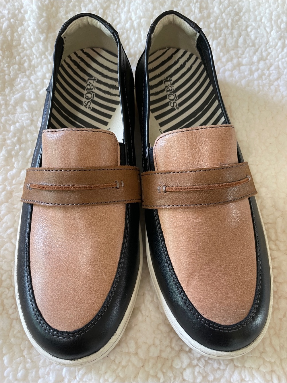 Taos Women's Upward Steel/ Taupe Multi Loafer Like New Size 7.5 - Picture 6 of 10